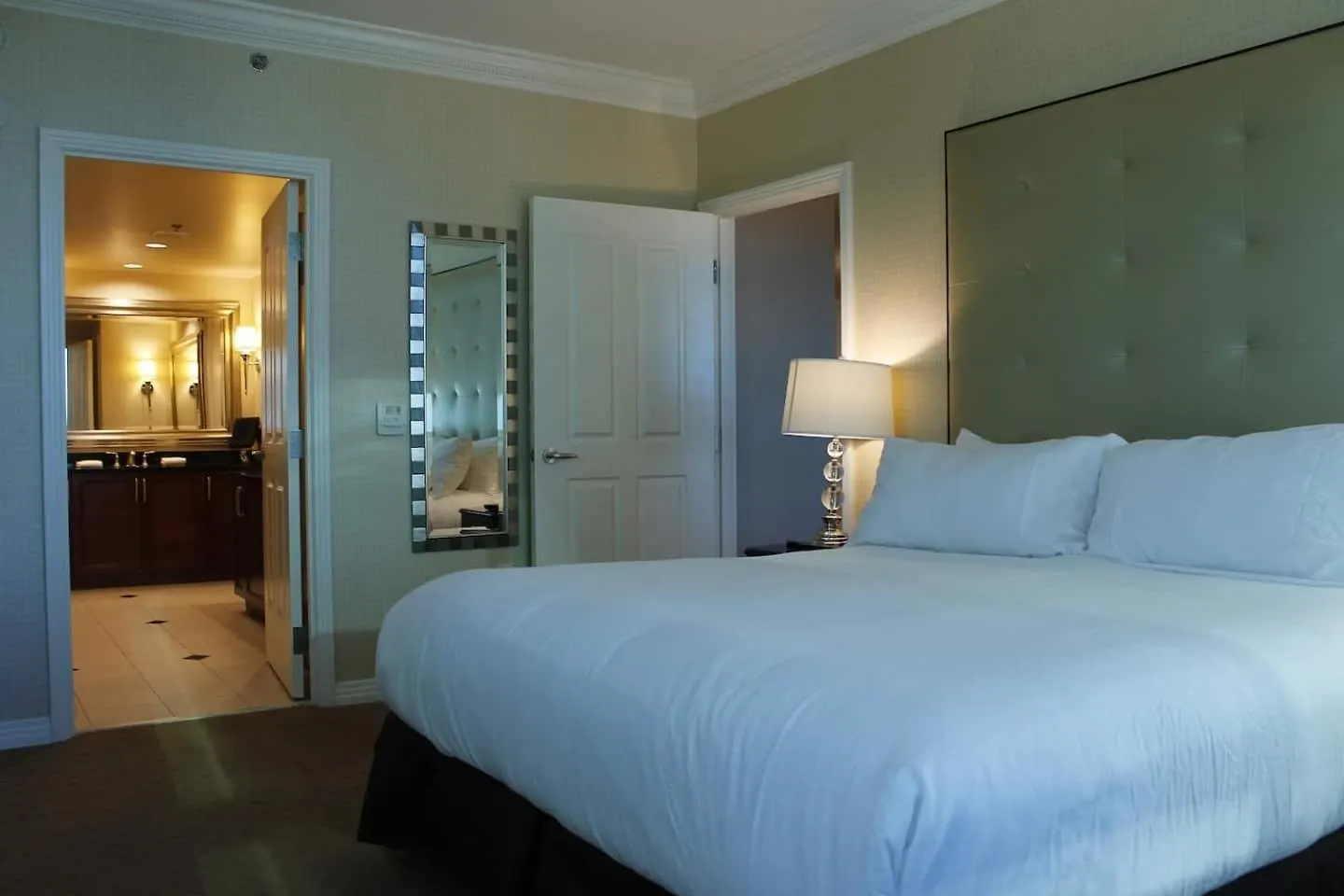 Mgm 1 Bedroom Balcony And Or Studio Luxury Suites Las Vegas